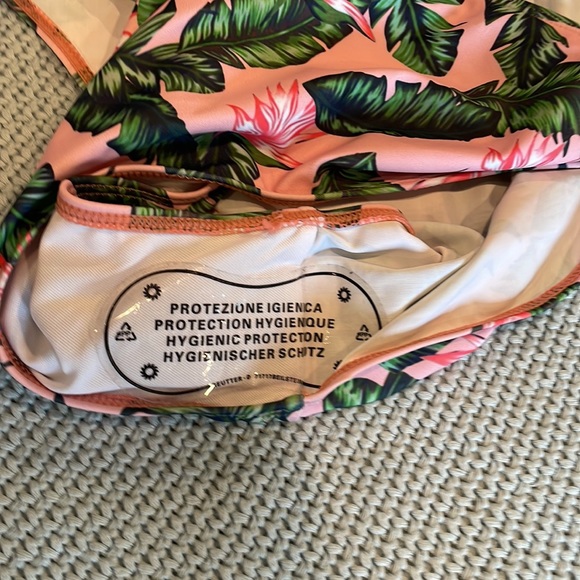 4X Waist 22” stretches to 28. 9”rise New never worn. Rosegal. New without tags. - Picture 7 of 10